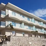 Aria Hotel 3*